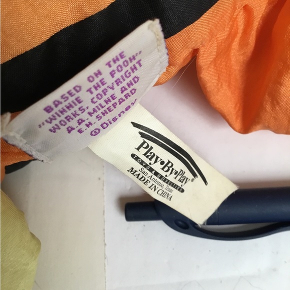 Vintage Disney’s Winnie the Pooh Tigger 90s plush stuffed head pillow - Picture 8 of 10